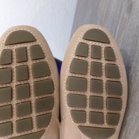 Like New Clarks Artisan Suede Leather Tan Driving Loafers with Gold Studs 9 - Picture 15 of 15